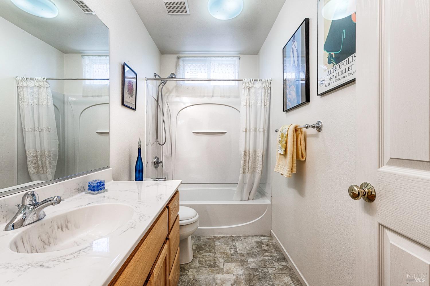 9037 Oak Trail Cir