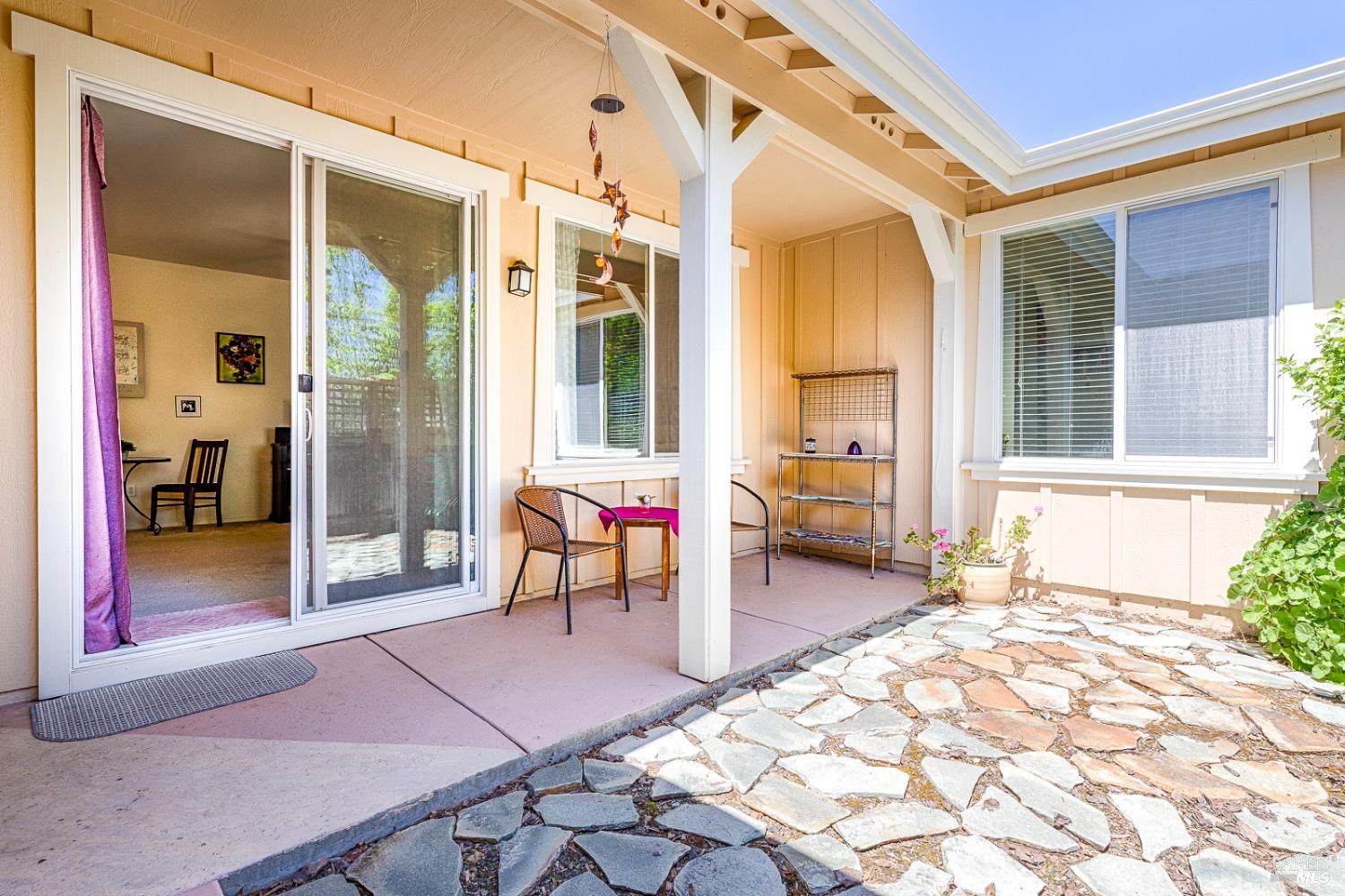 9037 Oak Trail Cir