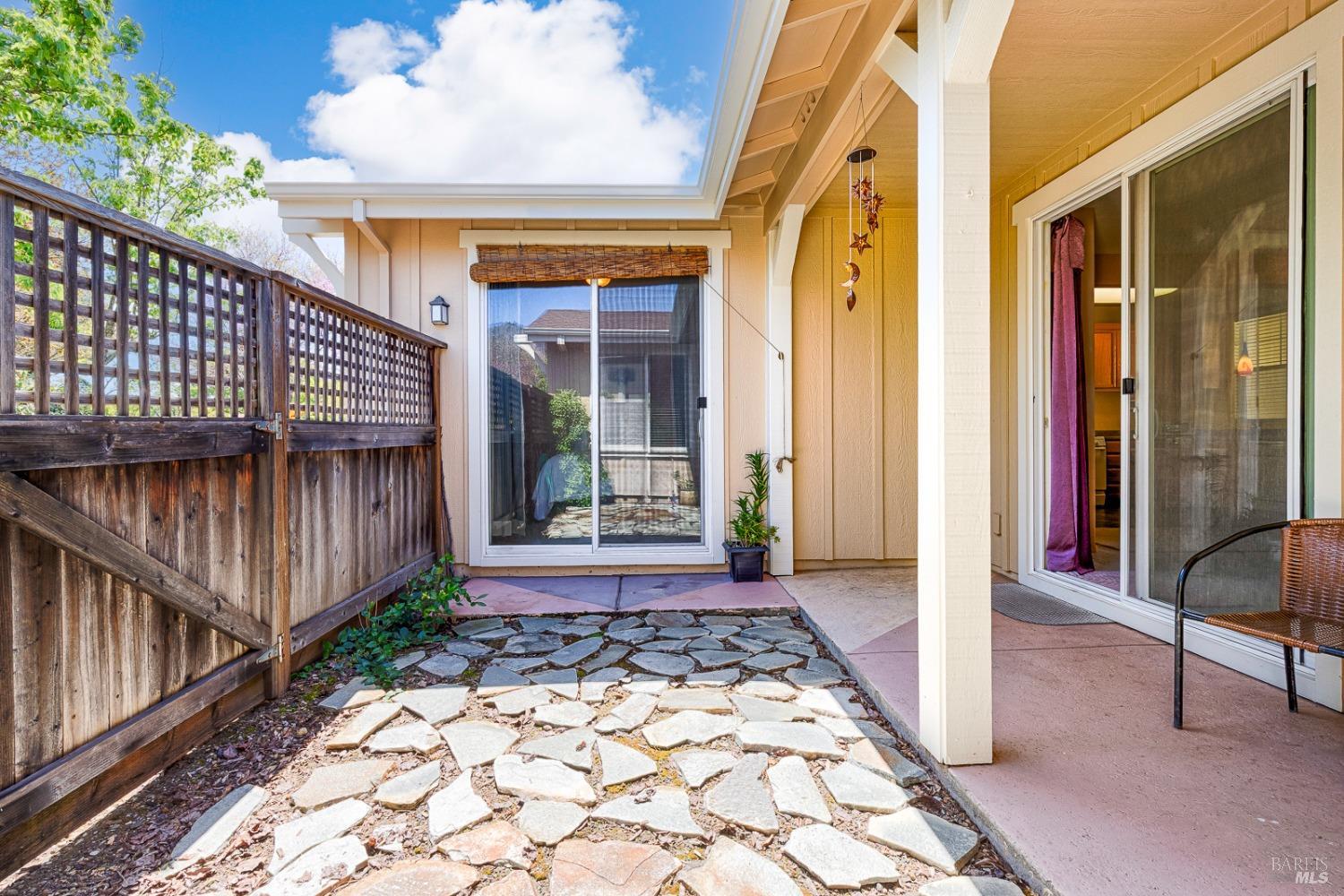 9037 Oak Trail Cir