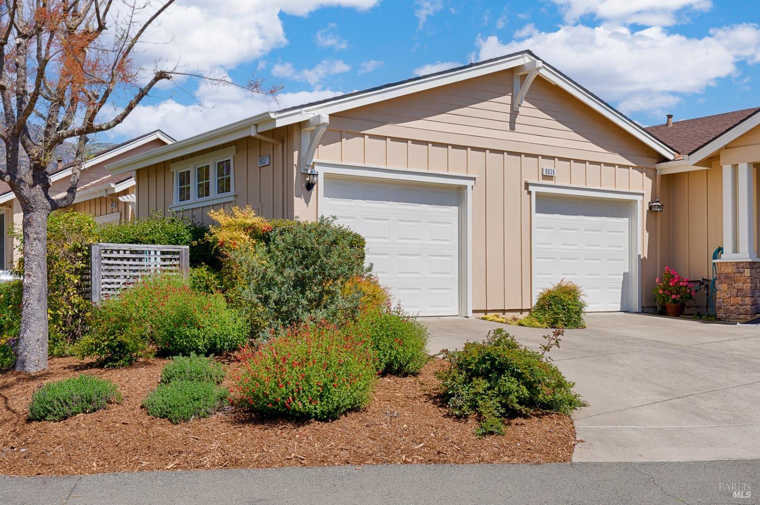 9037 Oak Trail Cir