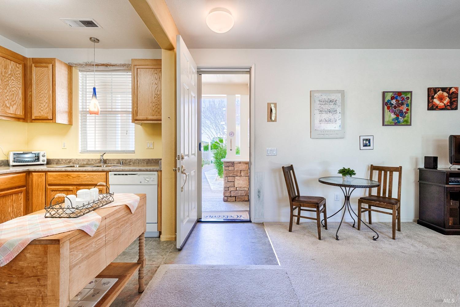 9037 Oak Trail Cir