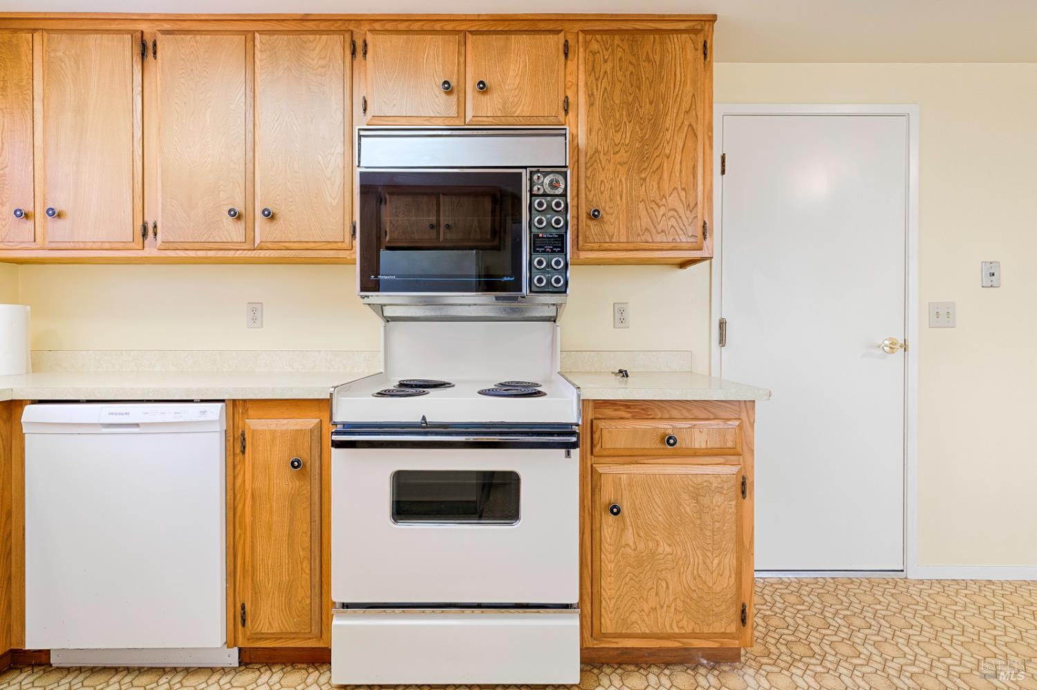 8927 Oak Trail Drive