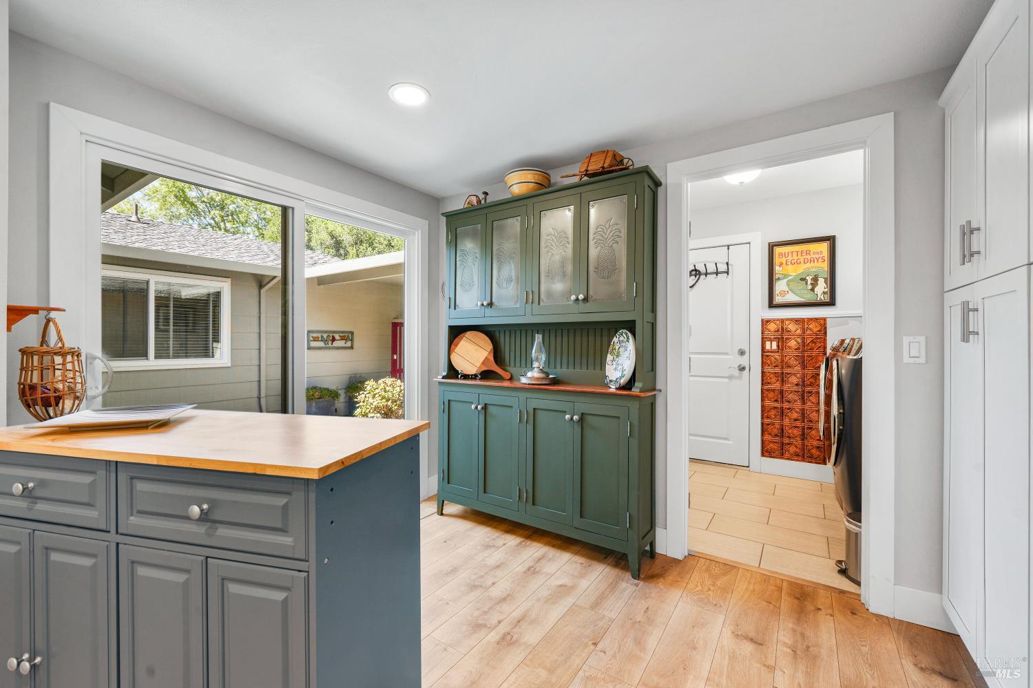 6493 Meadowridge Court