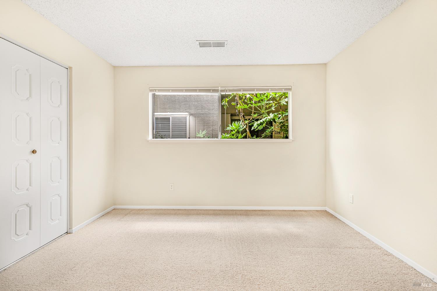 312 Oak Leaf Circle