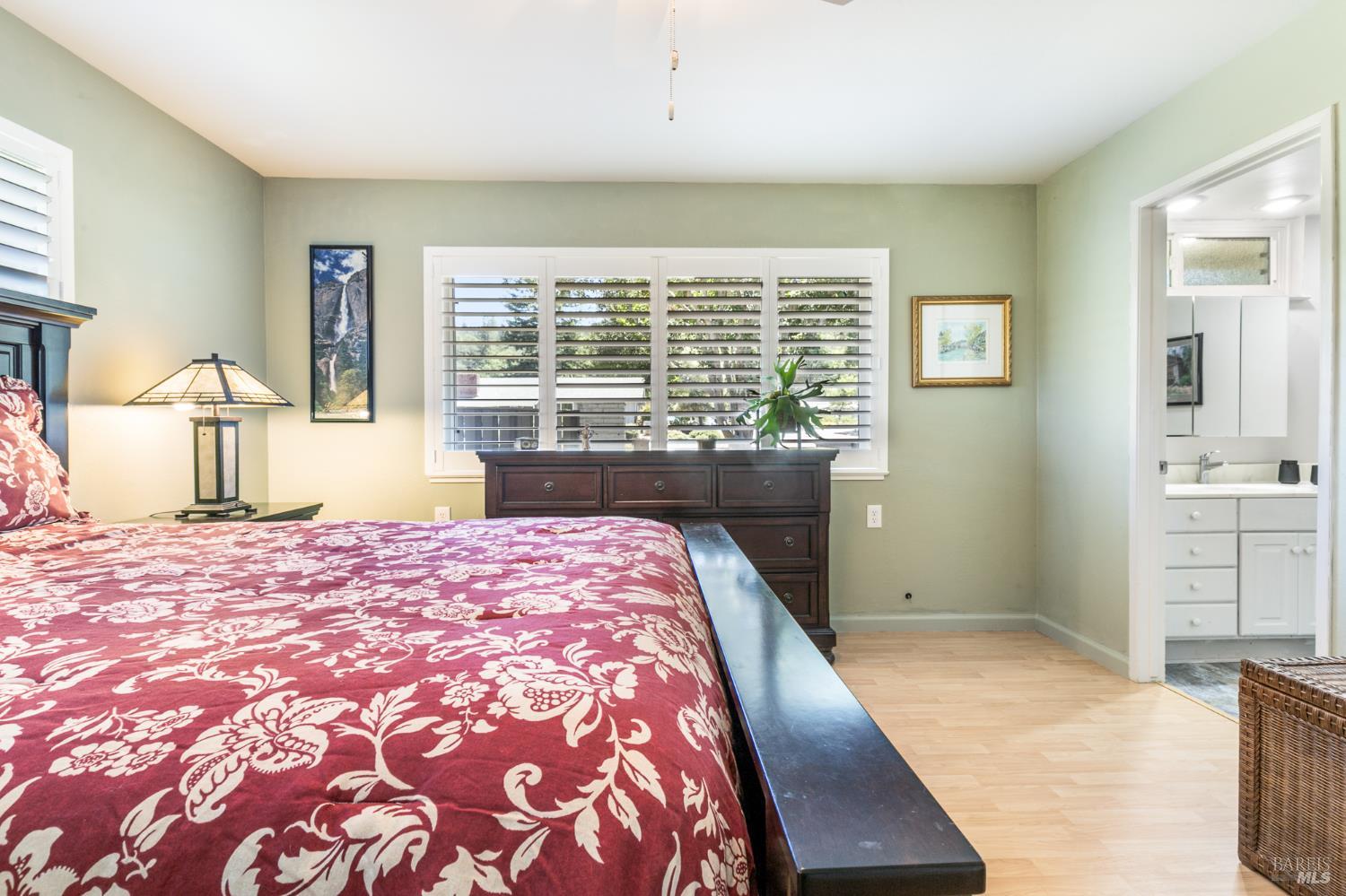 1 Oakgreen St